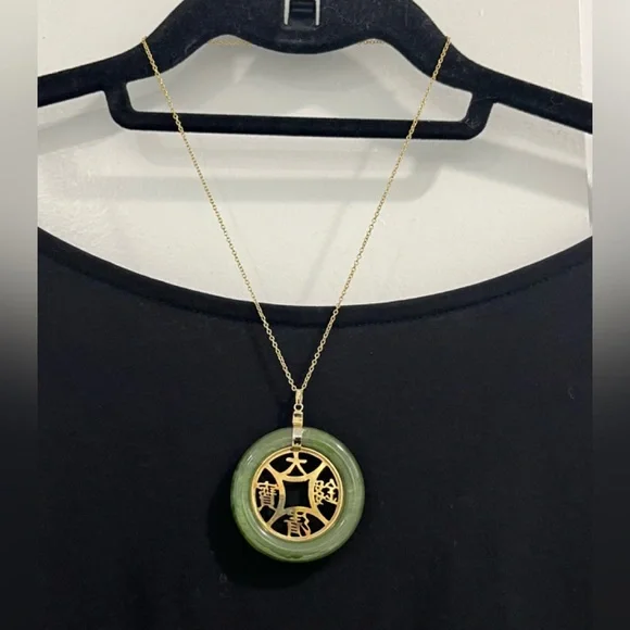 JADEITE Green and Gold-Tone Pendant - Picture 4 of 11